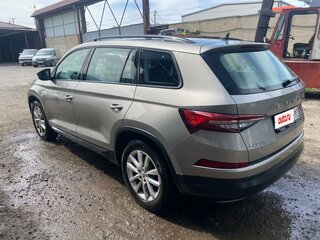 2022 Skoda Kodiaq I Рестайлинг, коричневый, 2600000 рублей, вид 5