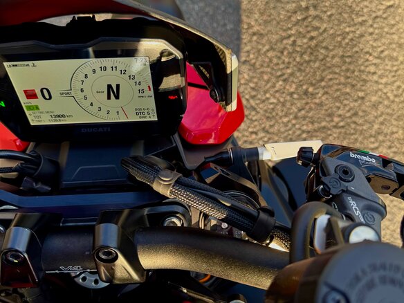 2022 Ducati Streetfighter V4, красный, 1385000 рублей - вид 3