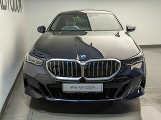2026 BMW 5 серии 530i xDrive VIII (G60/G61/G68), чёрный, 9999000 рублей, вид 2