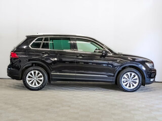 2017 Volkswagen Tiguan II, чёрный, 2290000 рублей, вид 4