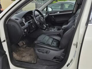 2011 Volkswagen Touareg II, белый, 1800000 рублей, вид 5