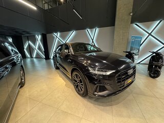 2019 Audi Q8 55 TFSI I (4M), чёрный, 5900000 рублей, вид 3
