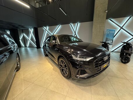 2019 Audi Q8 55 TFSI I (4M), чёрный, 5900000 рублей, вид 3