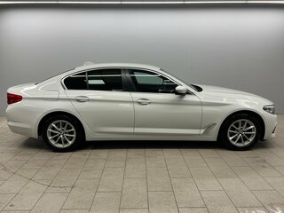 2020 BMW 5 серии 520i VII (G30/G31/G38), белый, 2666000 рублей, вид 3