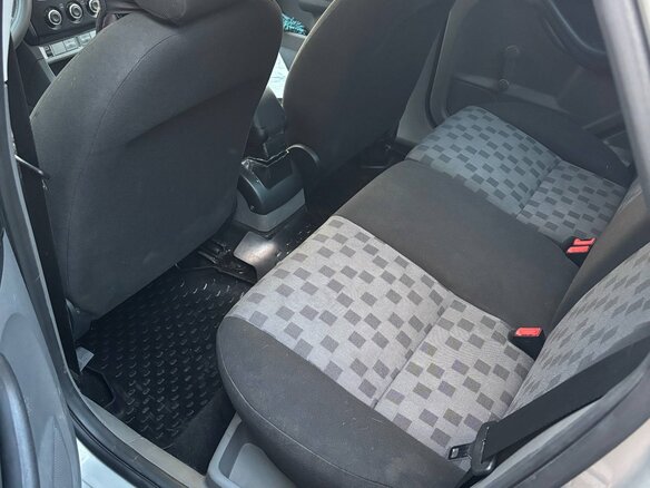 2009 Ford Focus II Рестайлинг, серебристый, 500000 рублей - вид 5
