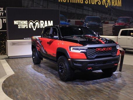 2026 Ram 1500 TRX SRT V Рестайлинг, красный, 16000000 рублей, вид 1