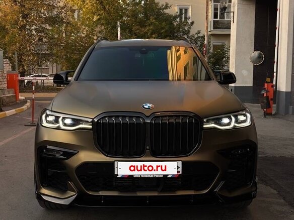 2022 BMW X7 40d I (G07) Рестайлинг, коричневый, 11900000 рублей - вид 1