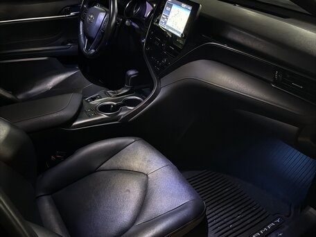 2021 Toyota Camry VIII (XV70) Рестайлинг, чёрный, 3500000 рублей, вид 3