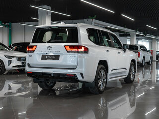 2025 Toyota Land Cruiser 300 Series, белый, 14350000 рублей, вид 5