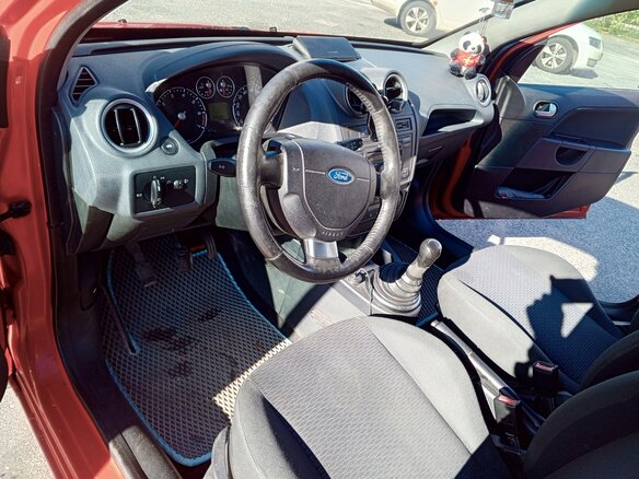 2006 Ford Fiesta Mk5, красный, 320000 рублей - вид 8
