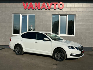 2017 Skoda Octavia III (A7) Рестайлинг, белый, 1740000 рублей, вид 3