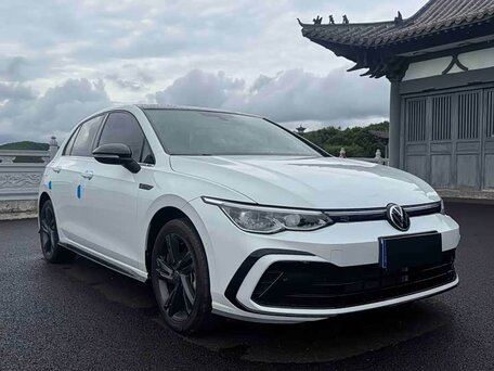 2023 Volkswagen Golf VIII, серый, 1985000 рублей, вид 3