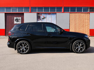 2025 BMW X5 Long 30Li IV (G05/G18) Рестайлинг, чёрный, 8388888 рублей, вид 3