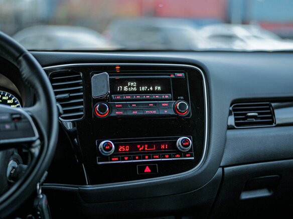 2021 Mitsubishi Outlander III Рестайлинг 3, серый, 2420000 рублей - вид 6