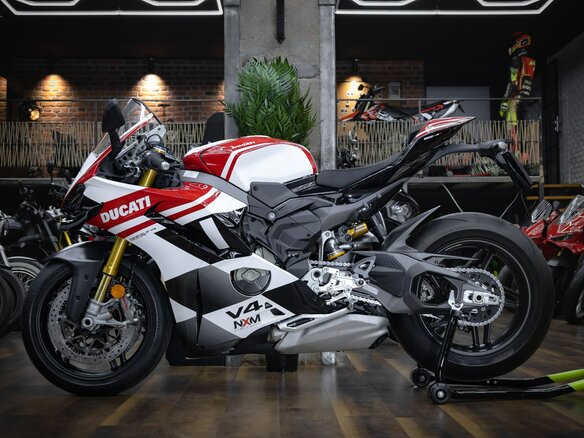 2026 Ducati Panigale V4, белый, 5490000 рублей - вид 2