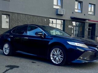 2019 Toyota Camry VIII (XV70), синий, 3070000 рублей, вид 2