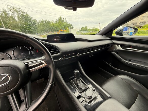 2019 Mazda 3 IV (BP), чёрный, 1790000 рублей - вид 10