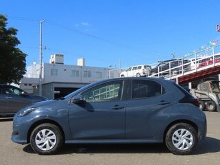 2024 Toyota Yaris IV, серый, 1300004 рублей, вид 4