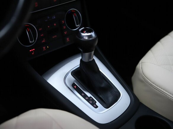 2015 Audi Q3 I (8U) Рестайлинг, белый, 1950000 рублей - вид 14