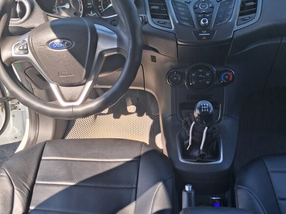 2015 Ford Fiesta Mk6 Рестайлинг, белый, 799999 рублей - вид 5