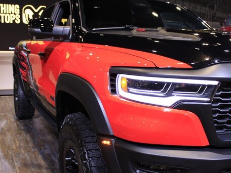 2026 Ram 1500 TRX SRT V Рестайлинг, красный, 16000000 рублей, вид 2