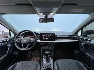 2023 Volkswagen Tiguan II Рестайлинг, серебристый, 2720999 рублей, вид 2