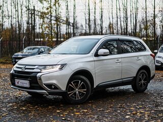 2015 Mitsubishi Outlander III Рестайлинг 2, белый, 1625000 рублей, вид 1