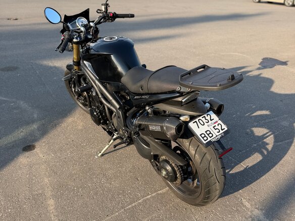 2005 Triumph Speed Triple, чёрный, 440000 рублей - вид 4