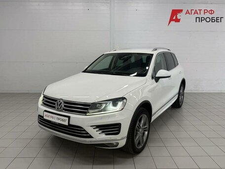 2017 Volkswagen Touareg II Рестайлинг, белый, 3095000 рублей, вид 1