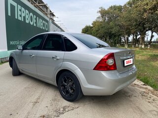 2011 Ford Focus II Рестайлинг, серебристый, 600000 рублей, вид 3