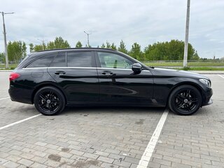 2017 Mercedes-Benz C-Класс 300 IV (W205), чёрный, 2260000 рублей, вид 3