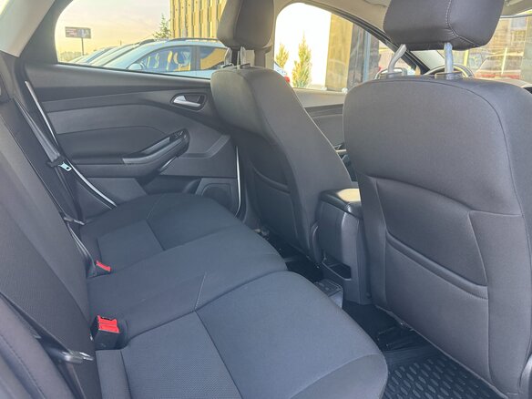 2017 Ford Focus III Рестайлинг, белый, 1100000 рублей - вид 18