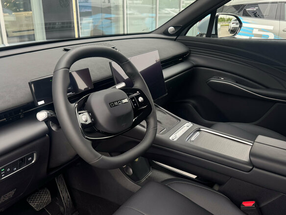2025 Omoda C7, серебристый, 3099000 рублей - вид 6