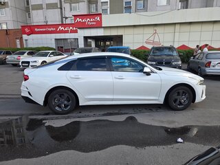2021 Kia K5 III, белый, 1900000 рублей, вид 4