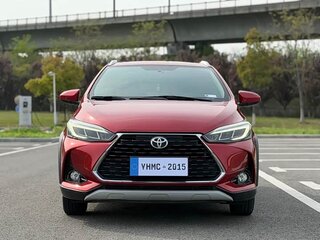 2022 Toyota Yaris L X XP150 Рестайлинг, красный, 1115000 рублей, вид 2
