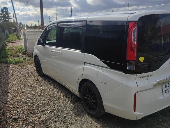 2015 Honda Stepwgn V, белый, 1850000 рублей - вид 1