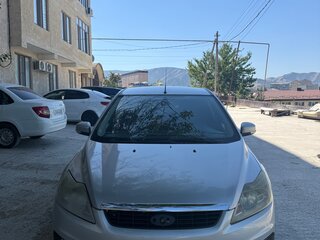 2010 Ford Focus II Рестайлинг, серебристый, 430000 рублей, вид 2