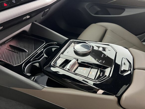 2025 BMW 5 серии 520i VIII (G60/G61/G68), чёрный, 6990000 рублей - вид 15