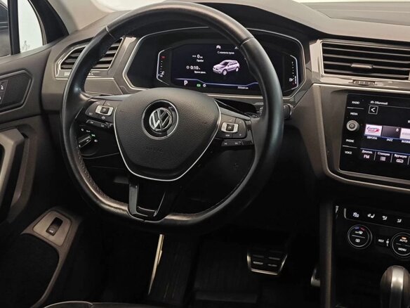 2020 Volkswagen Tiguan II, чёрный, 2300000 рублей - вид 4