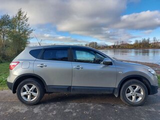 2011 Nissan Qashqai I Рестайлинг, серебристый, 800000 рублей, вид 2