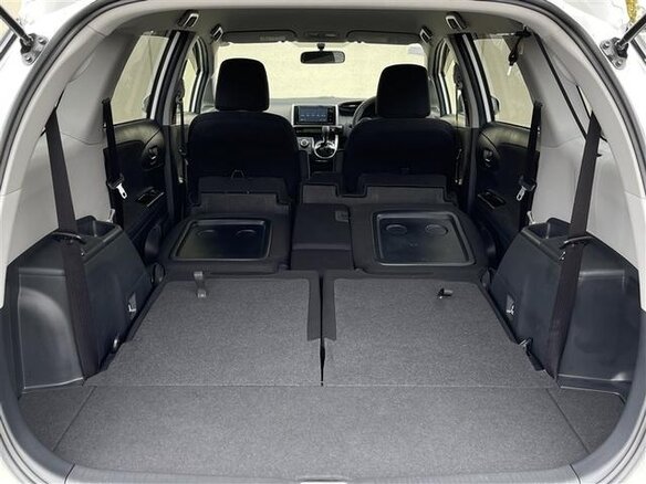 2017 Toyota Wish II Рестайлинг, белый - вид 18