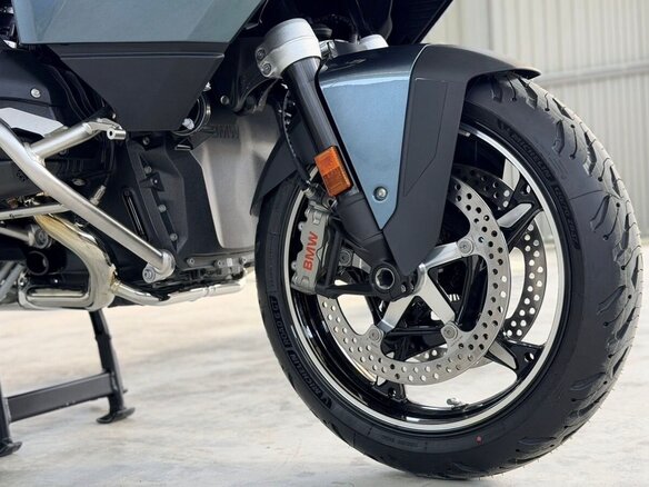 2025 BMW R 1300 RT, чёрный - вид 10