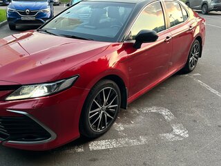 2021 Toyota Camry VIII (XV70) Рестайлинг, красный, 2880000 рублей, вид 1