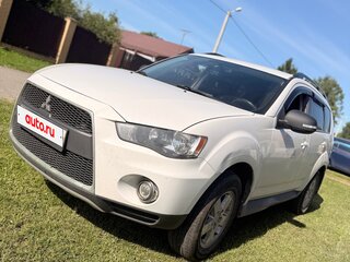 2011 Mitsubishi Outlander II Рестайлинг, белый, 860000 рублей, вид 4