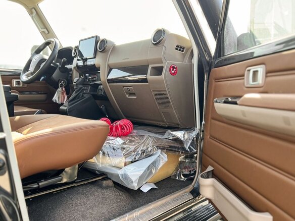 2026 Toyota Land Cruiser 76 70 Series Рестайлинг 2, чёрный - вид 19
