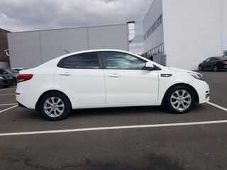 2016 Kia Rio III Рестайлинг, белый, 1249000 рублей, вид 3