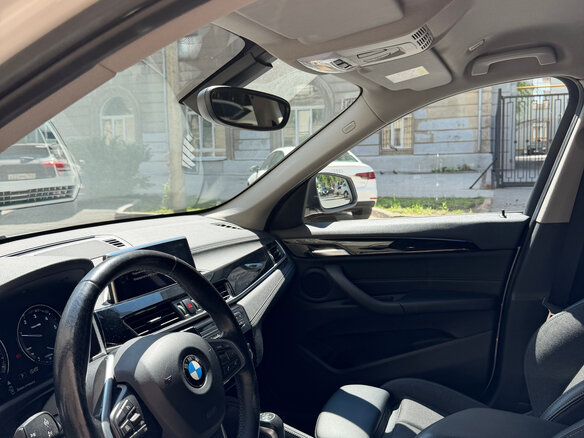 2020 BMW X1 18d xDrive II (F48) Рестайлинг, белый, 3250000 рублей - вид 12