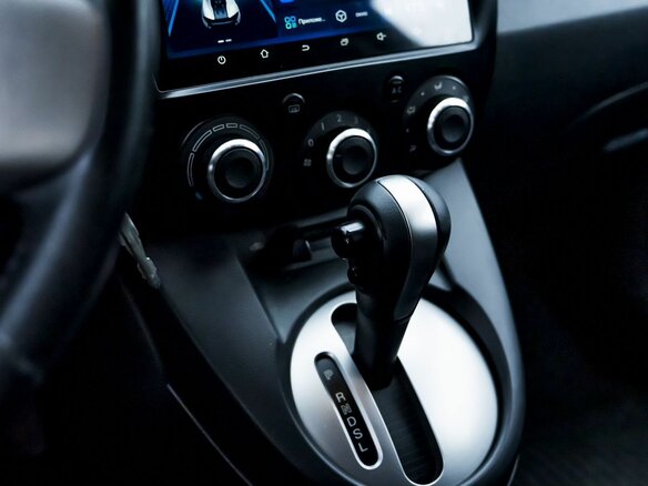 2012 Mazda 2 II Рестайлинг (DE2), зелёный, 843000 рублей - вид 11