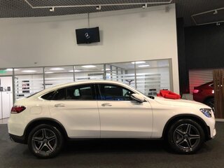 2020 Mercedes-Benz GLC Coupe 300 d I (C253) Рестайлинг, белый, 6350000 рублей, вид 3