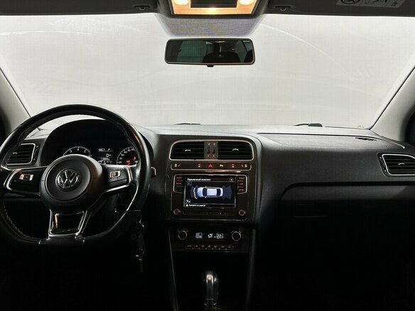 2019 Volkswagen Polo V Рестайлинг, бежевый, 1300000 рублей - вид 4